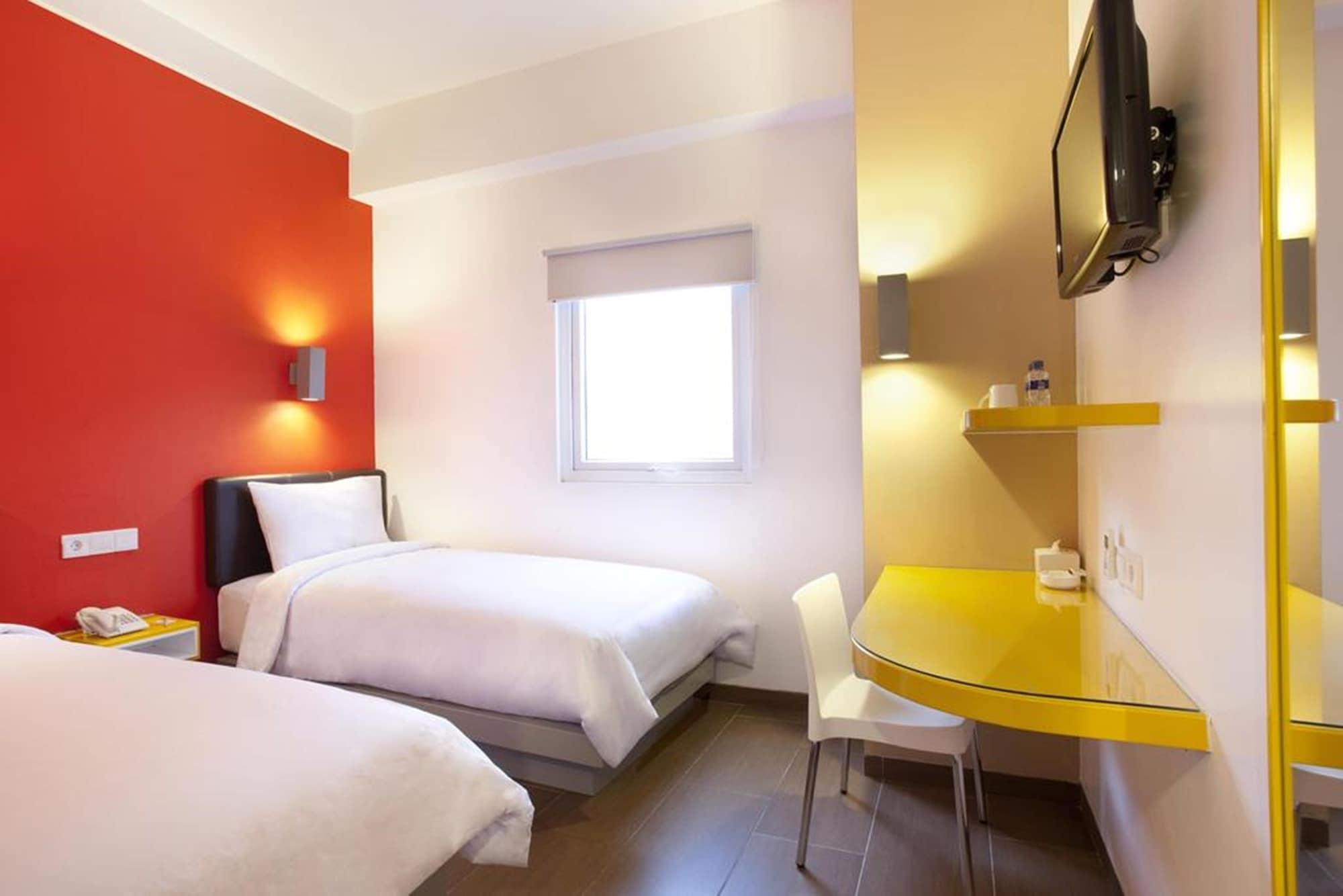 Amaris Hotel Cihampelas Bandung Zimmer foto