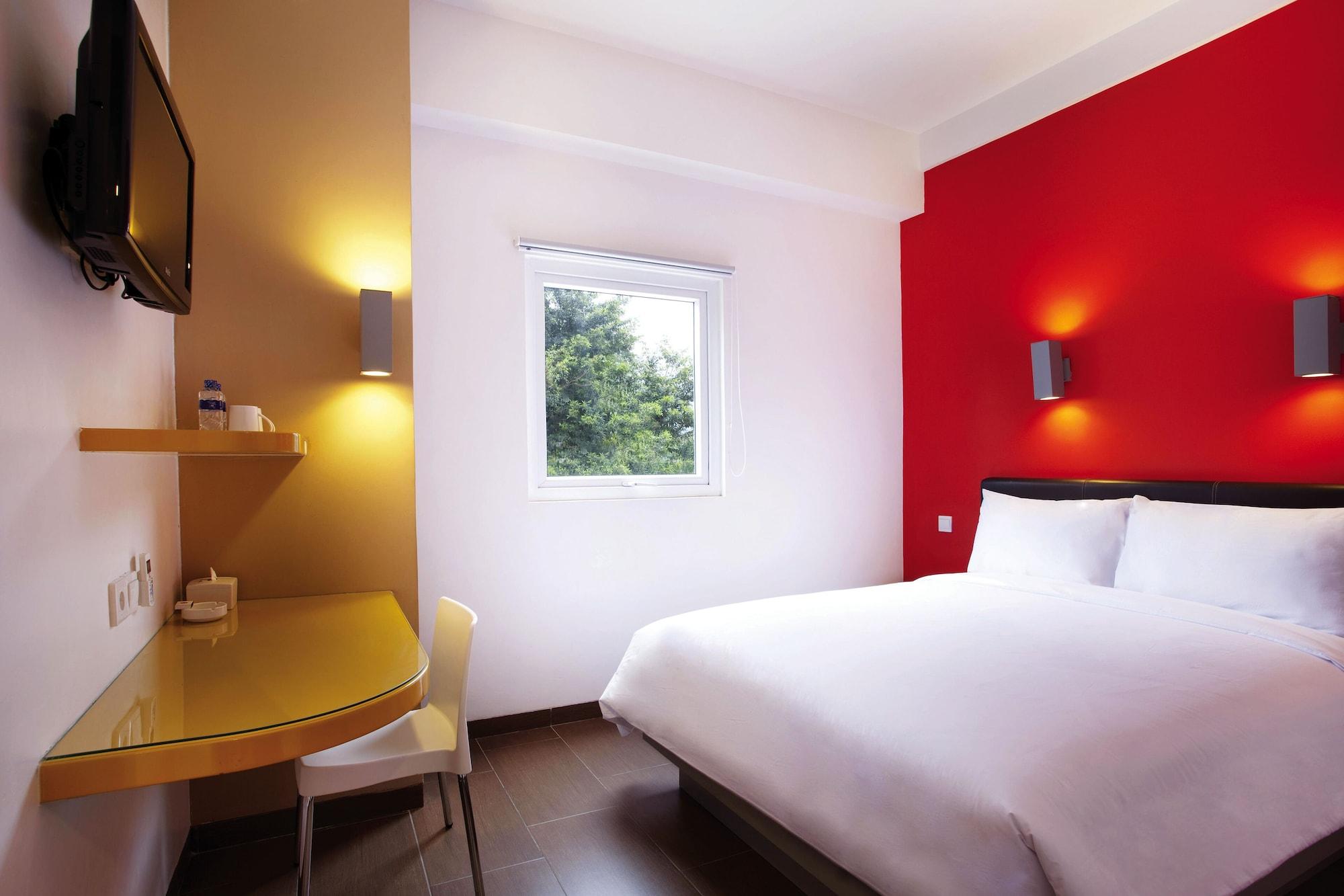 Amaris Hotel Cihampelas Bandung Zimmer foto